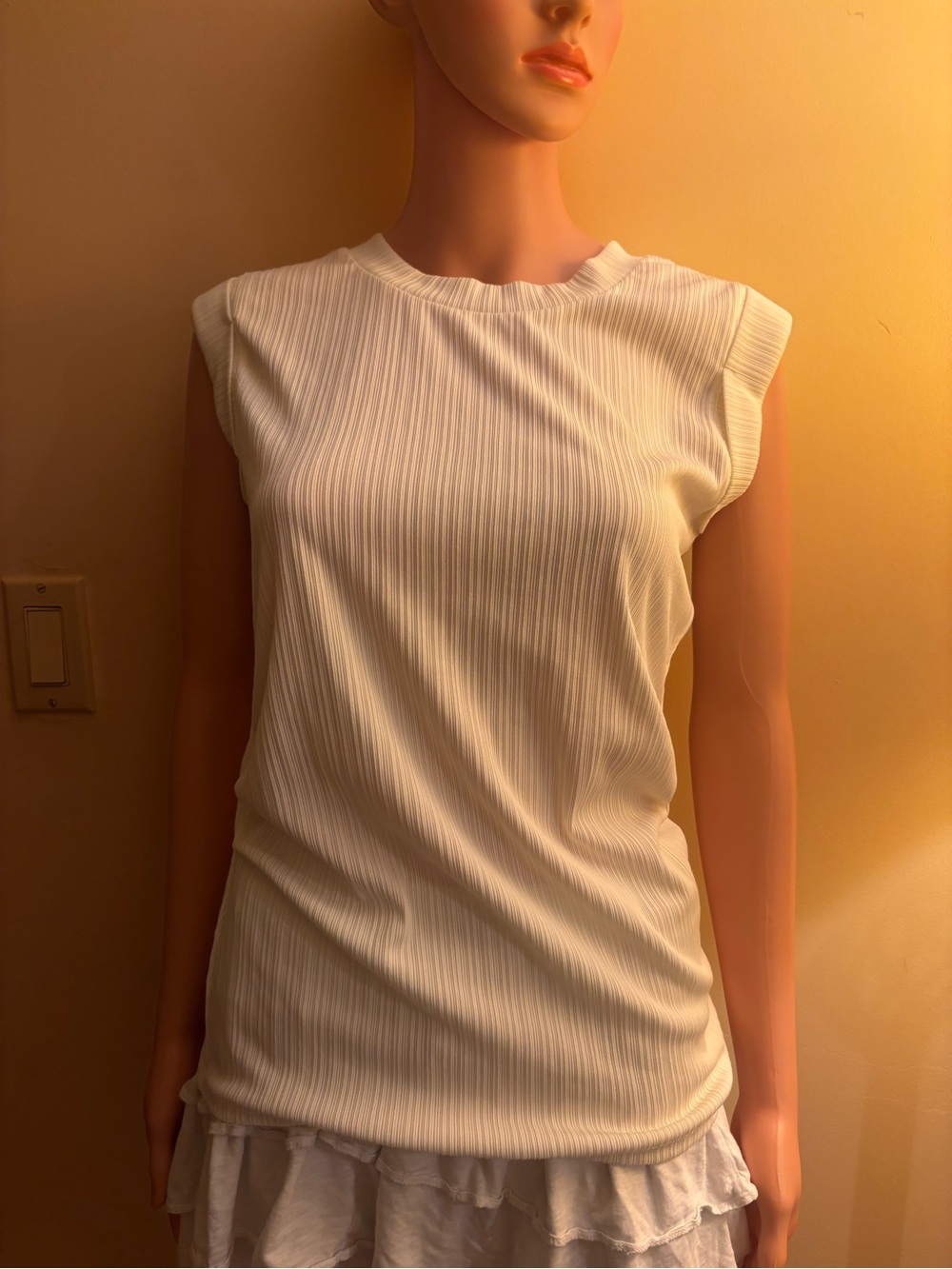 Nine West White Ribbed Sleeveless Crewneck Tank